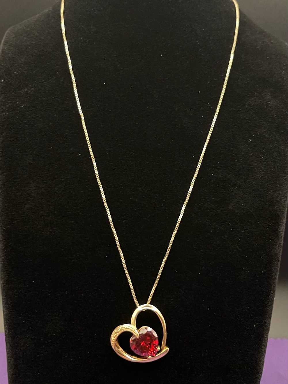 VTG Gold Tone Open Ribbon Heart Pendant Necklace Faceted Ruby Red Stone 18”